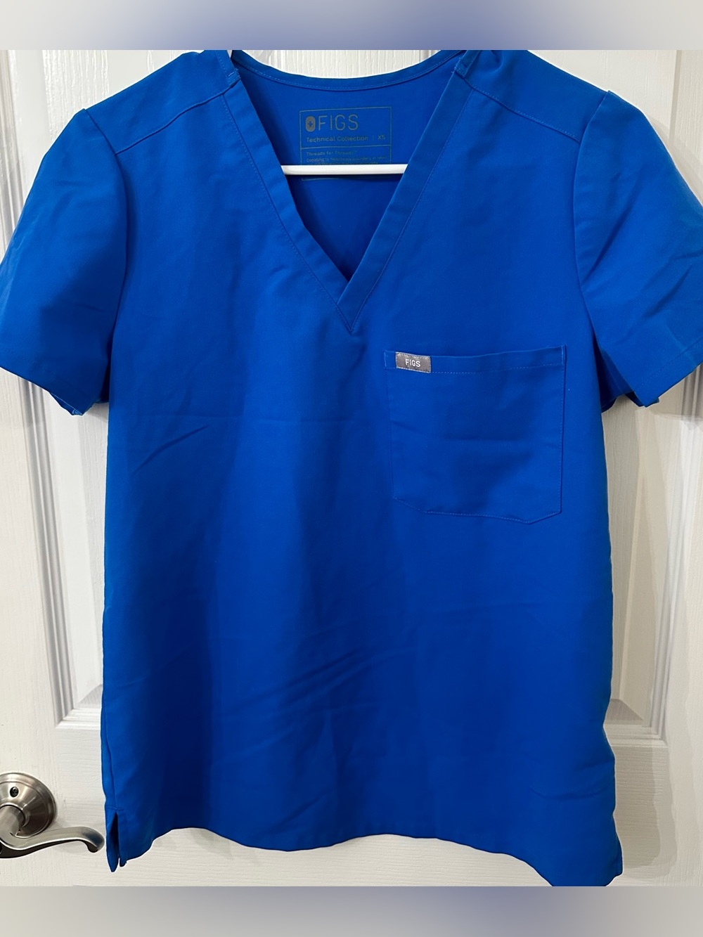 FIGS Women's Catarina scrub top, size XS